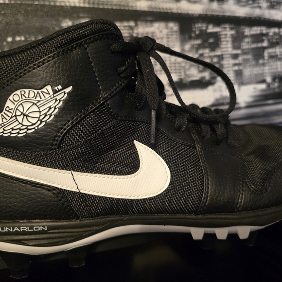 Nike Rare Nike Air Jordan 1 Mid TD Football Cleats AR5604-001 Men's Size 10 - Picture 2 of 6